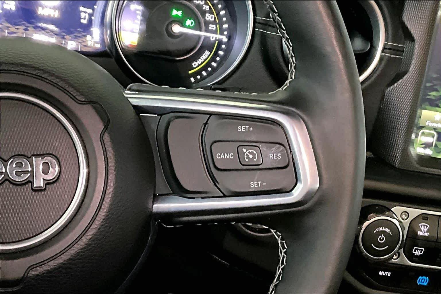 Used 2022 Bright White Clearcoat Jeep Unlimited Sahara image 24