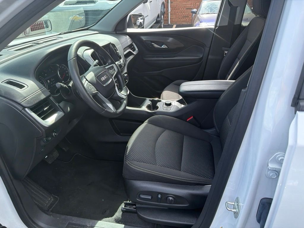 Used 2024 White GMC SLE image 6