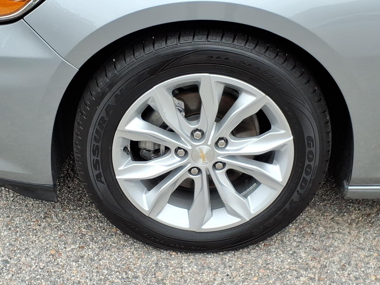 Used 2025 Sterling Gray Metallic Chevrolet LT image 4