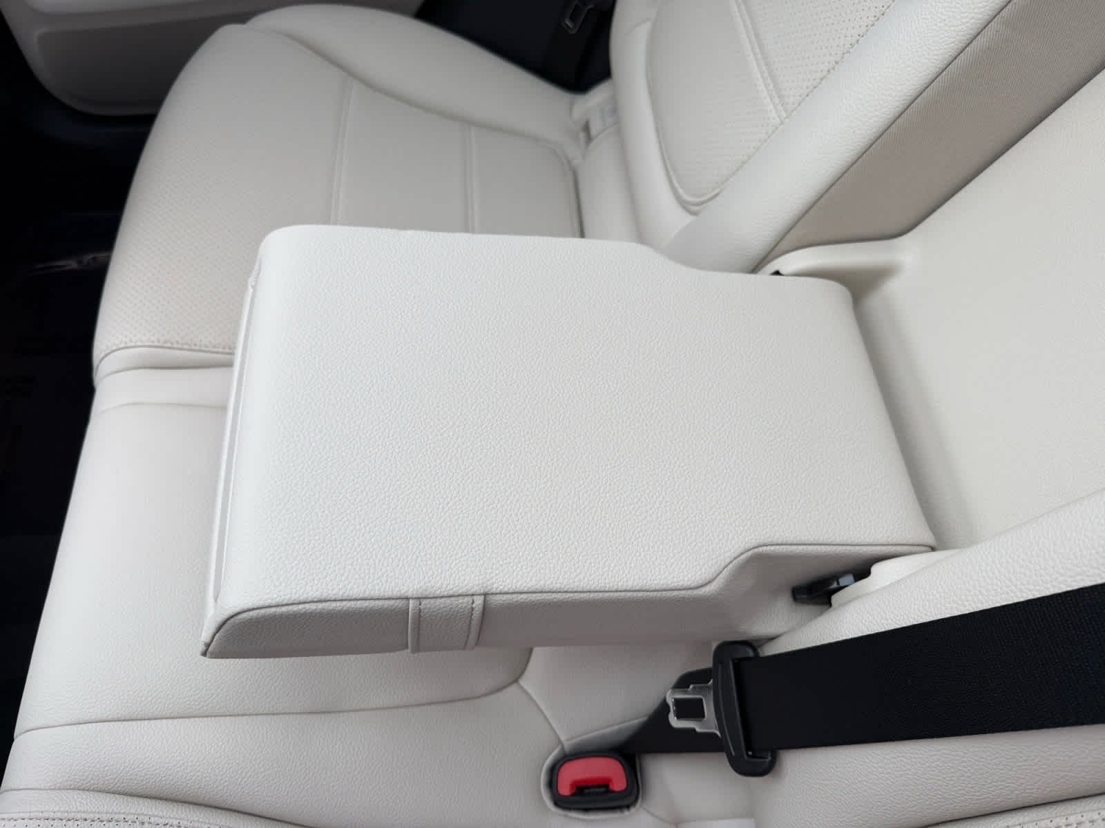 Used 2026 Polar White Mercedes-Benz GLC 300 image 17