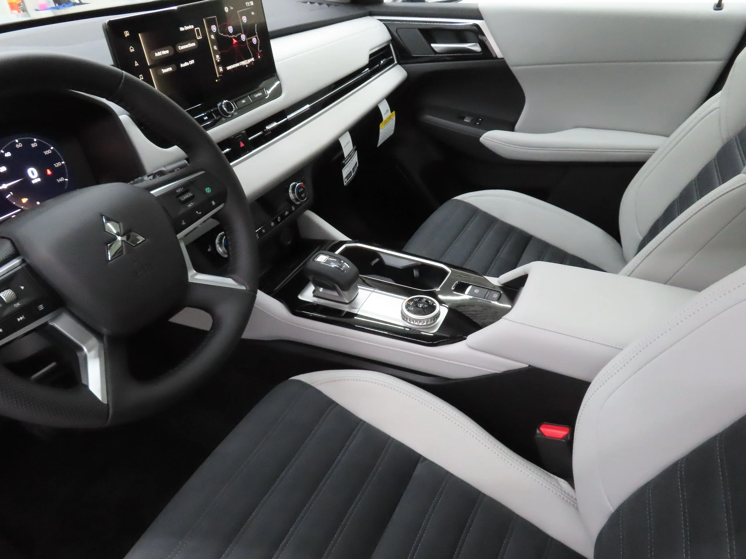 New 2026 Gray Mitsubishi SE image 18