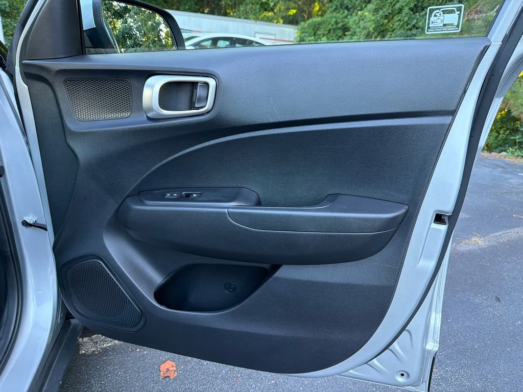Used 2021 Silver Hyundai SE image 14
