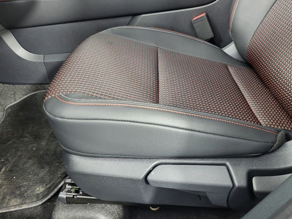 2025 Nissan Kicks SR AWD - Photo 12