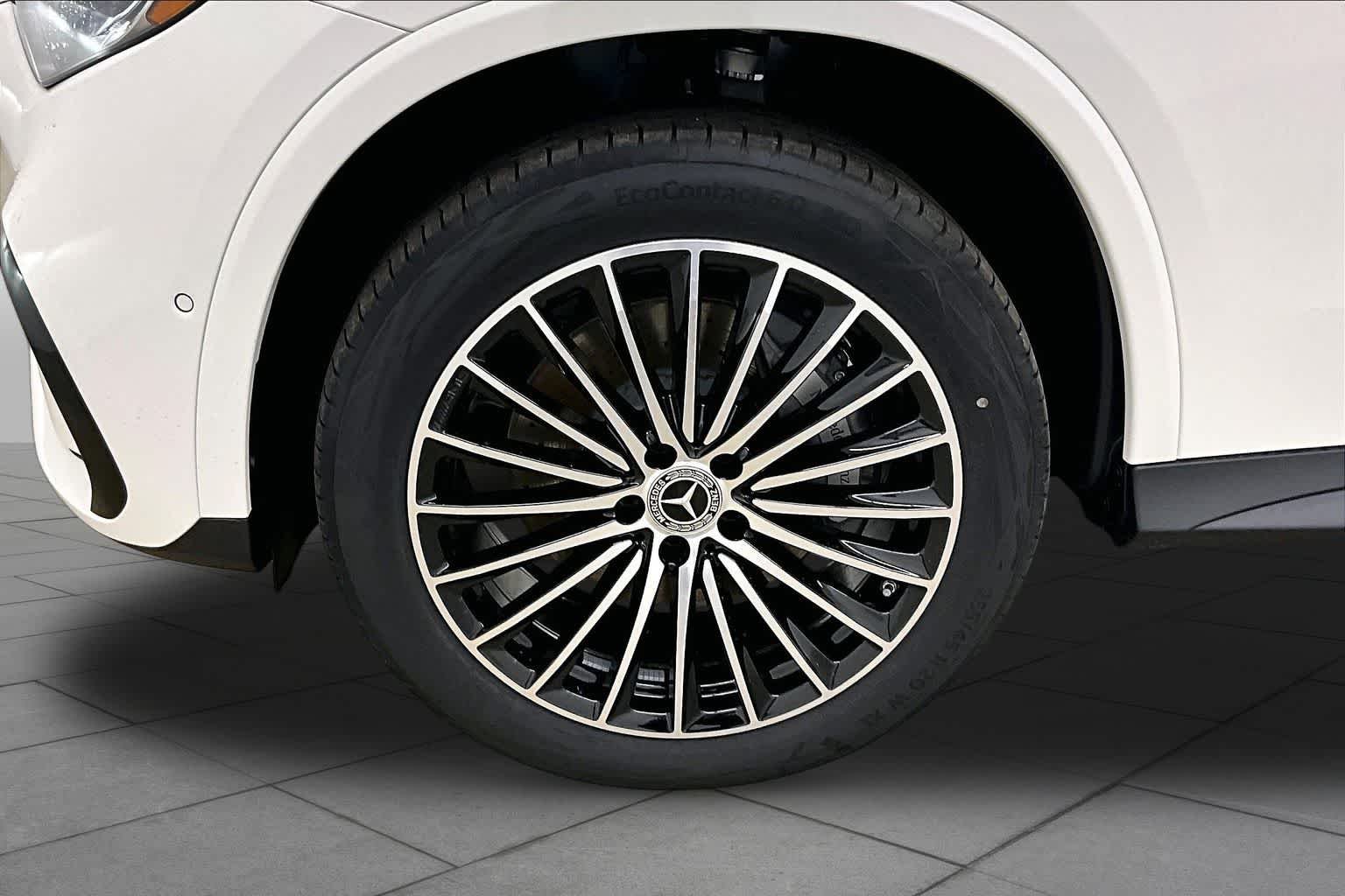 New 2026 Polar White Mercedes-Benz GLC 300 image 11