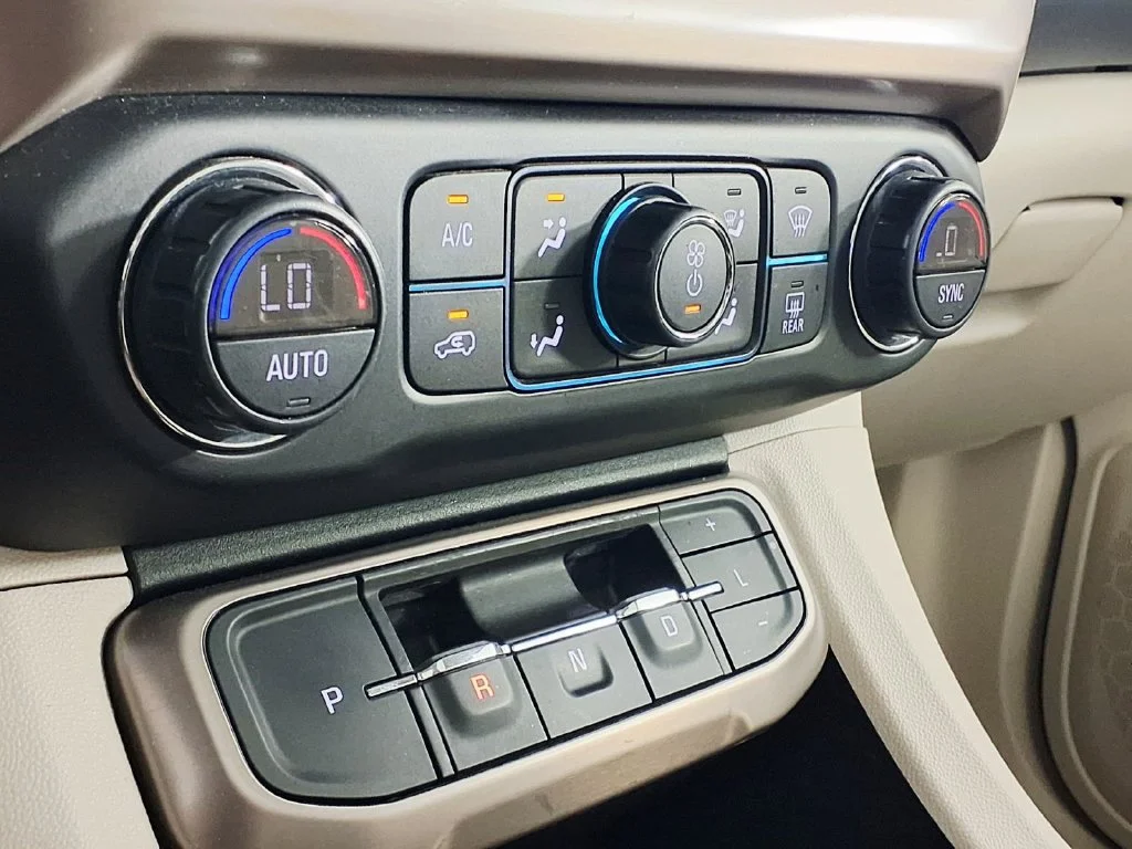 Used 2020 White GMC Denali image 23