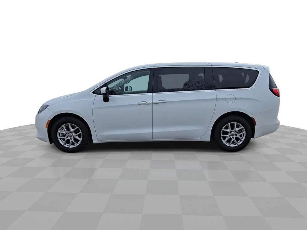 Used 2023 White Chrysler LX image 5