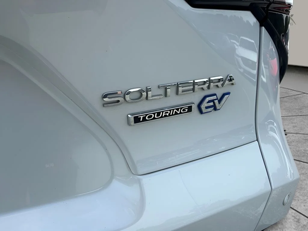 Used 2023 White Subaru Touring image 25