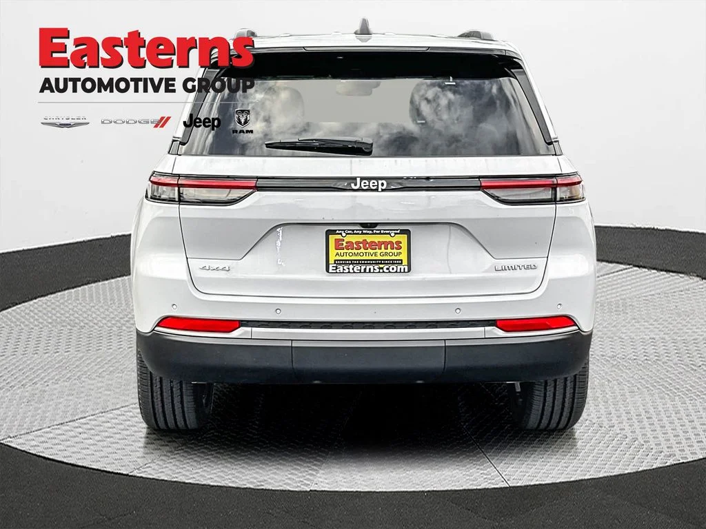 New 2026 Bright White Clear-Coat Exterior Paint Jeep Limited image 6