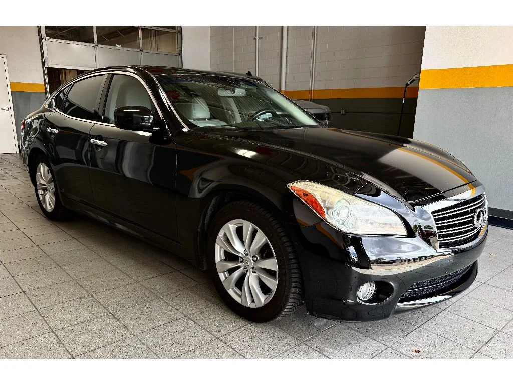 Used 2011 Black Obsidian INFINITI Base image 2