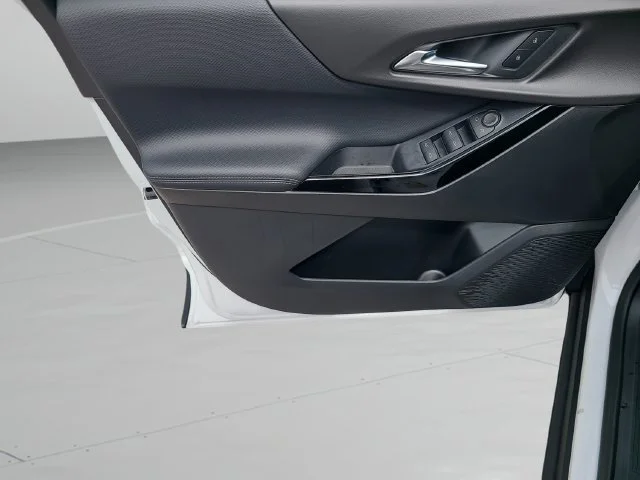 New 2027 Summit White Chevrolet LT image 18