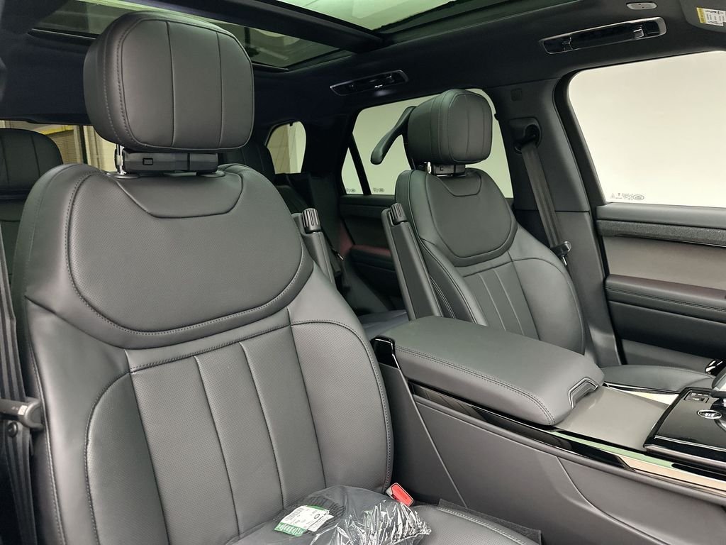 New 2027 Santorini Black Metallic Land Rover SE image 6
