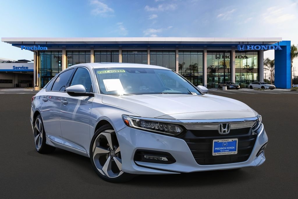 2018 Honda Accord 2.0T Touring Auto's photo
