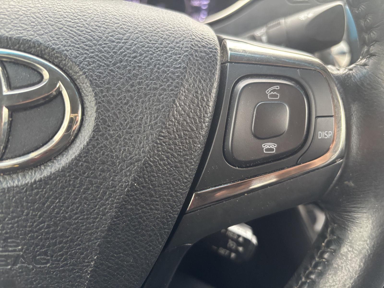 Used 2014  TOYOTA  image 11