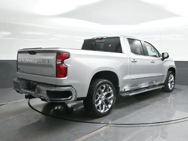 Used 2022 SILVER ICE METALLIC Chevrolet LTZ image 9