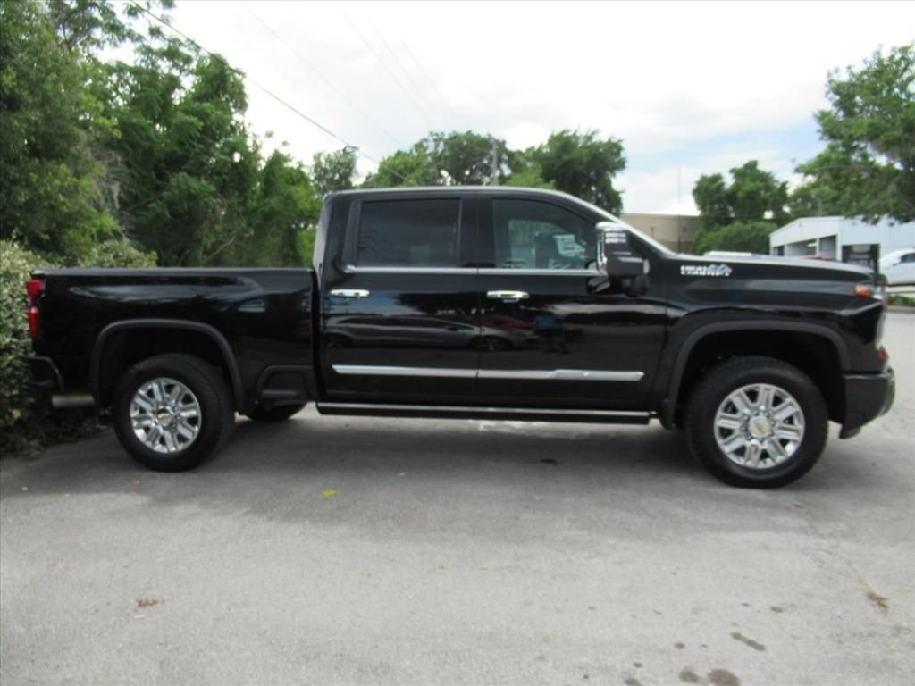 Used 2024 Black Chevrolet High Country image 4