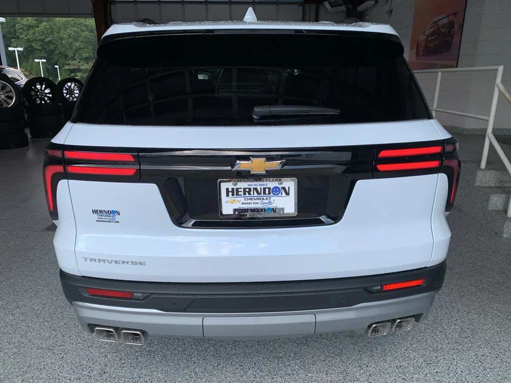 2027 Chevrolet Traverse LT - Photo 7