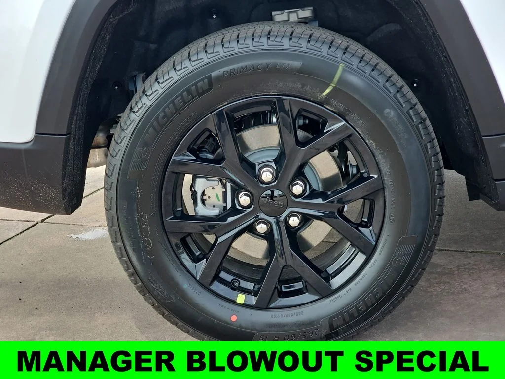 New 2026 Bright White Clear-Coat Exterior Paint Jeep Altitude image 39