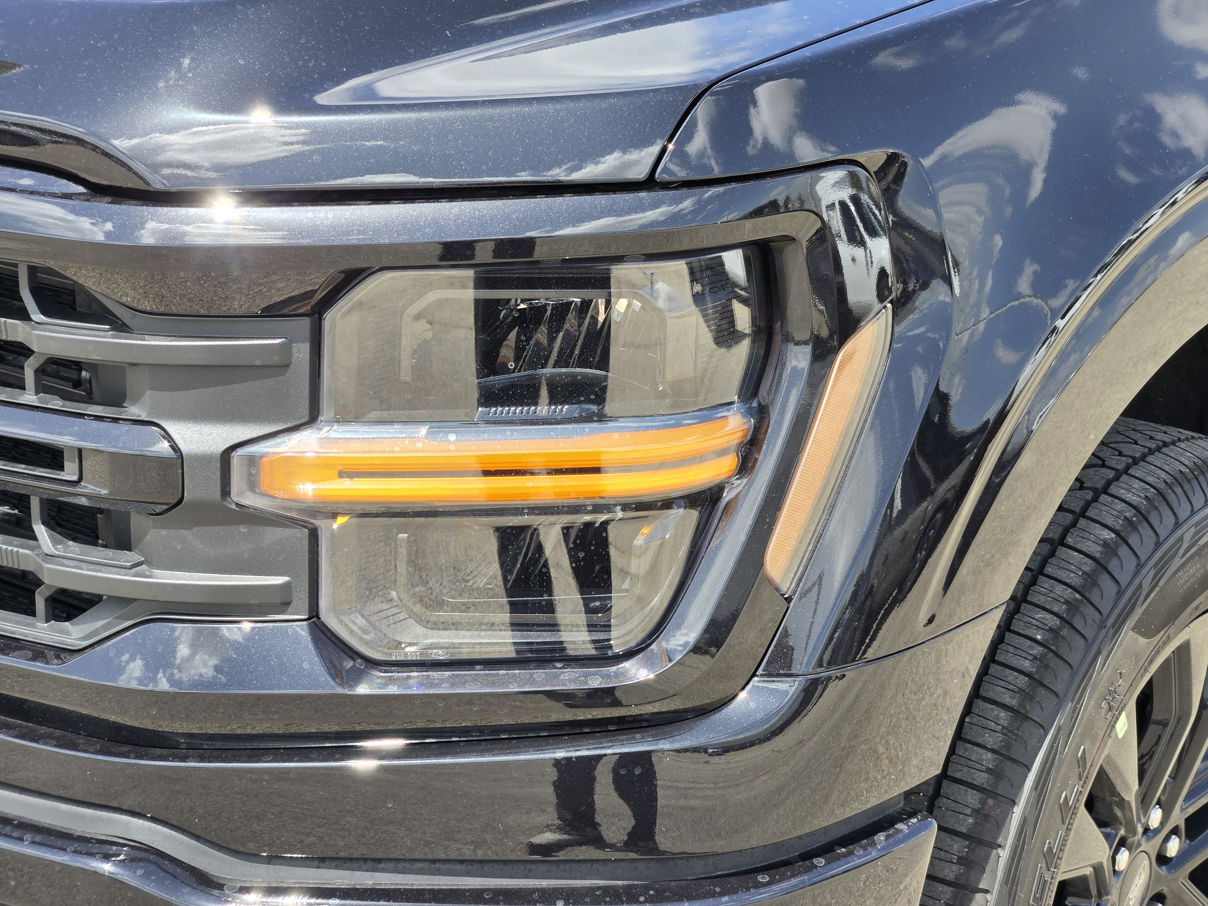 New 2026 Agate Black Metallic Ford XLT image 5