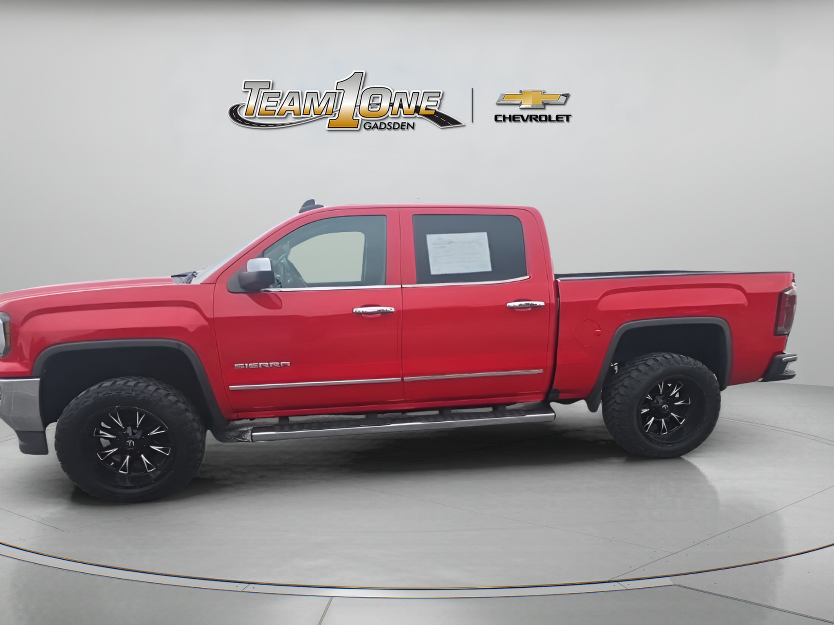Used 2017 CARDINAL RED GMC SLT image 4