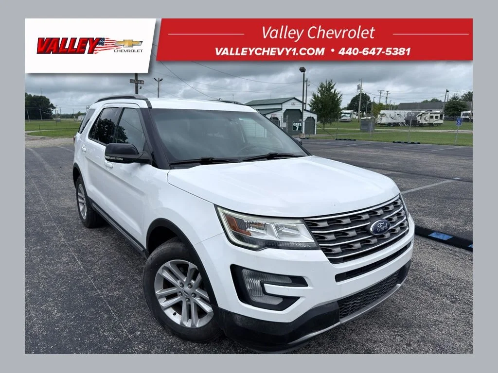 Used 2017 White Ford XLT image 1
