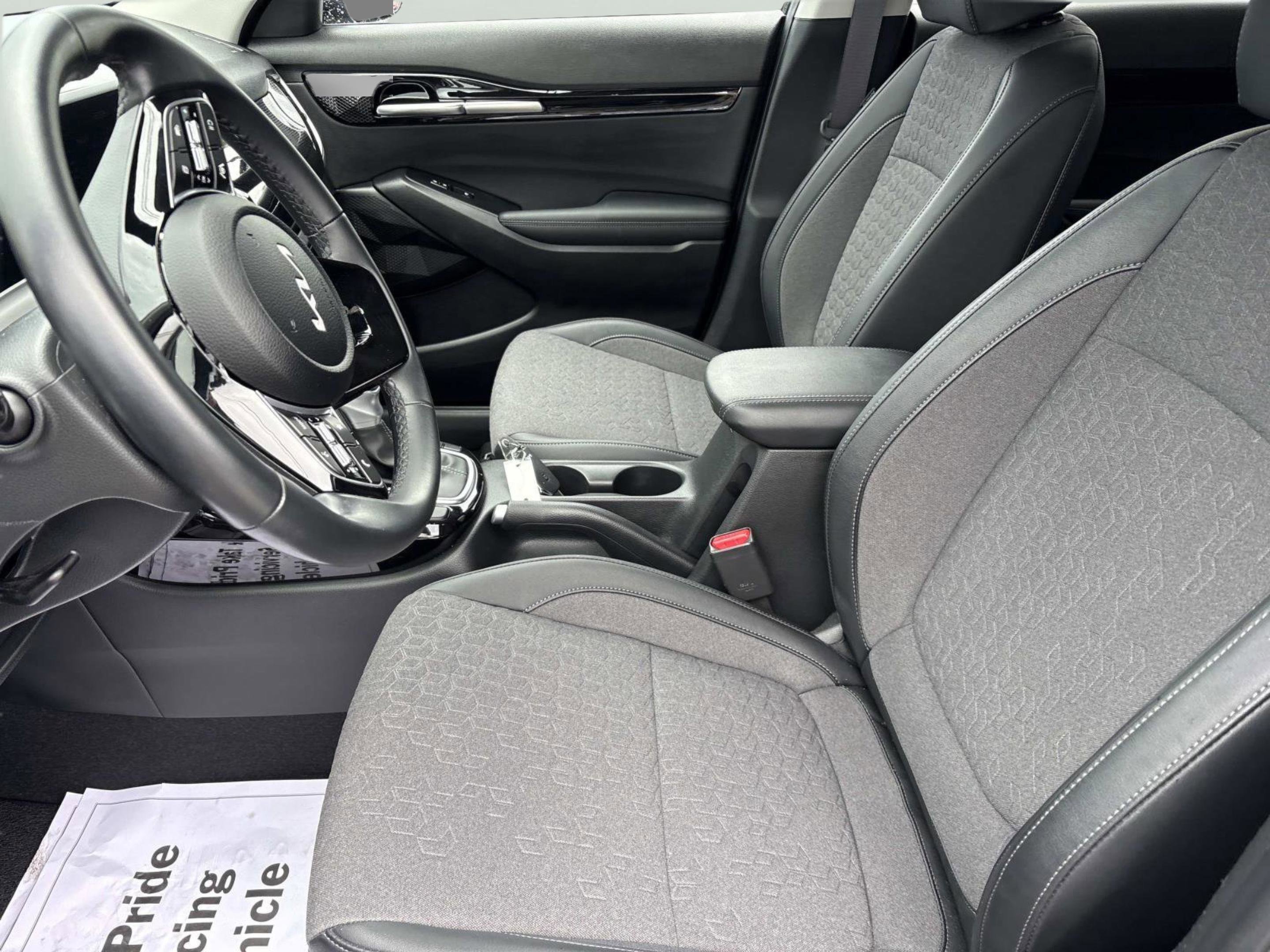 2025 Kia Seltos S - Photo 21