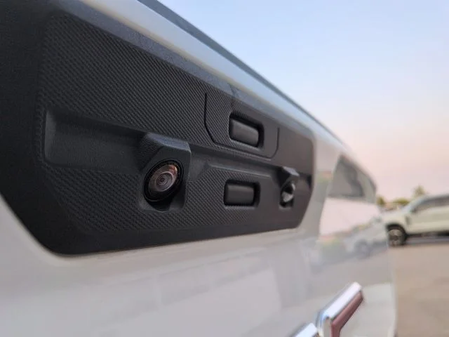 Used 2021 Summit White GMC  image 30