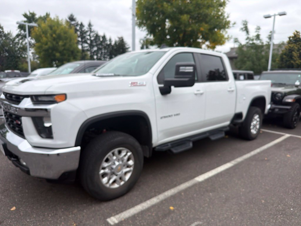 Used 2022 Summit White Chevrolet LT image 3