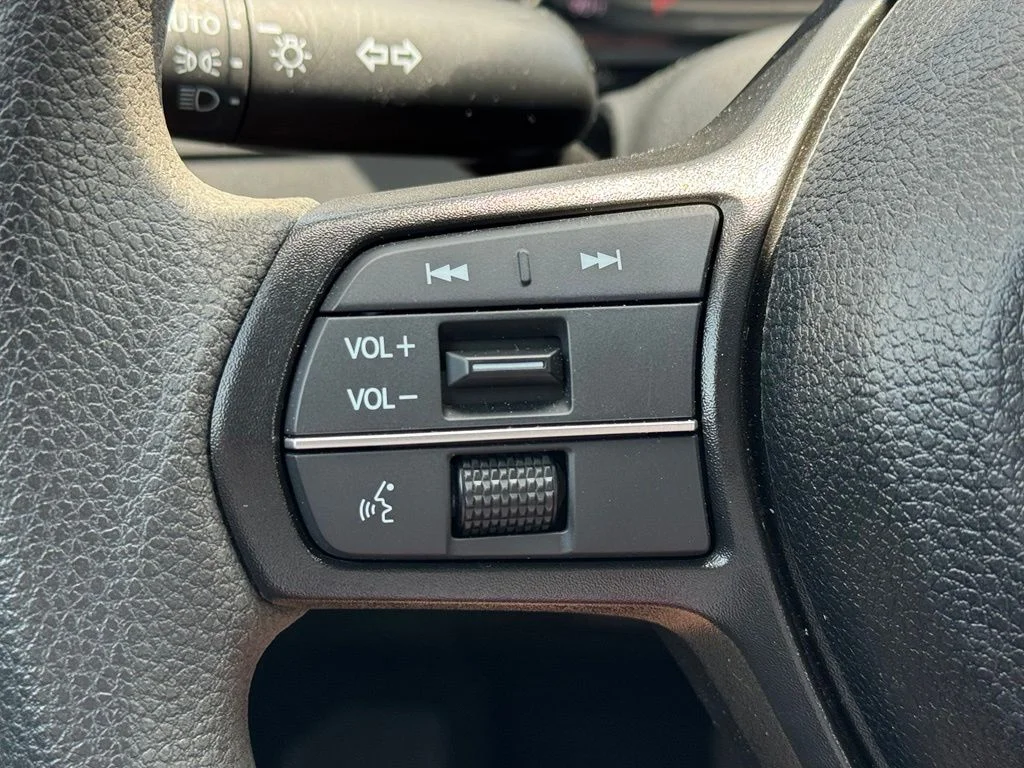 Used 2025  Honda LX image 23