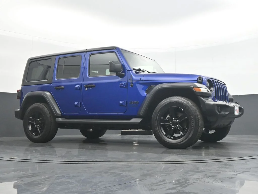 Used 2020 Blue Jeep Unlimited Sport Altitude image 32