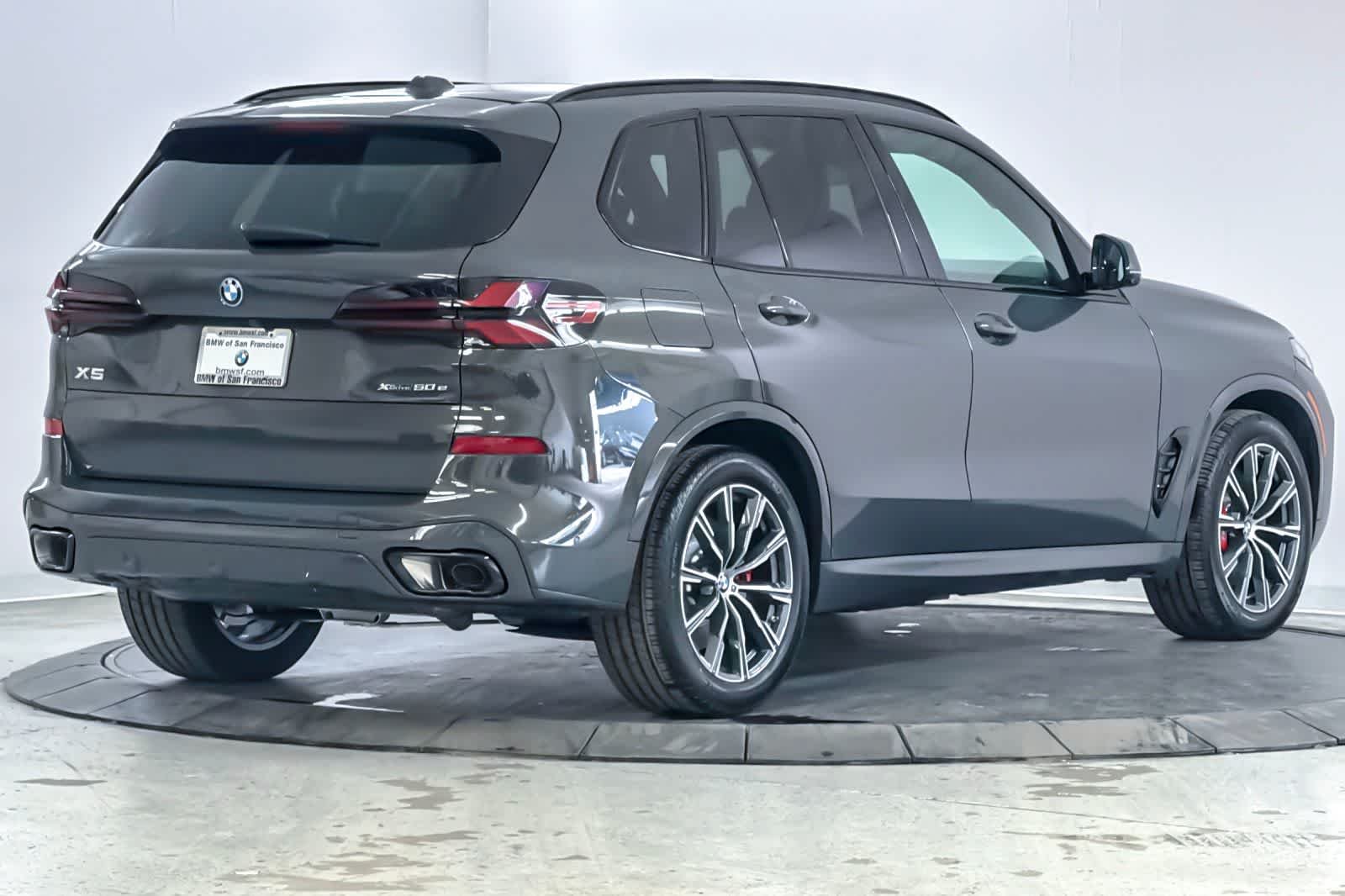 New 2026 Dravit Grey Metallic BMW xDrive50e image 2