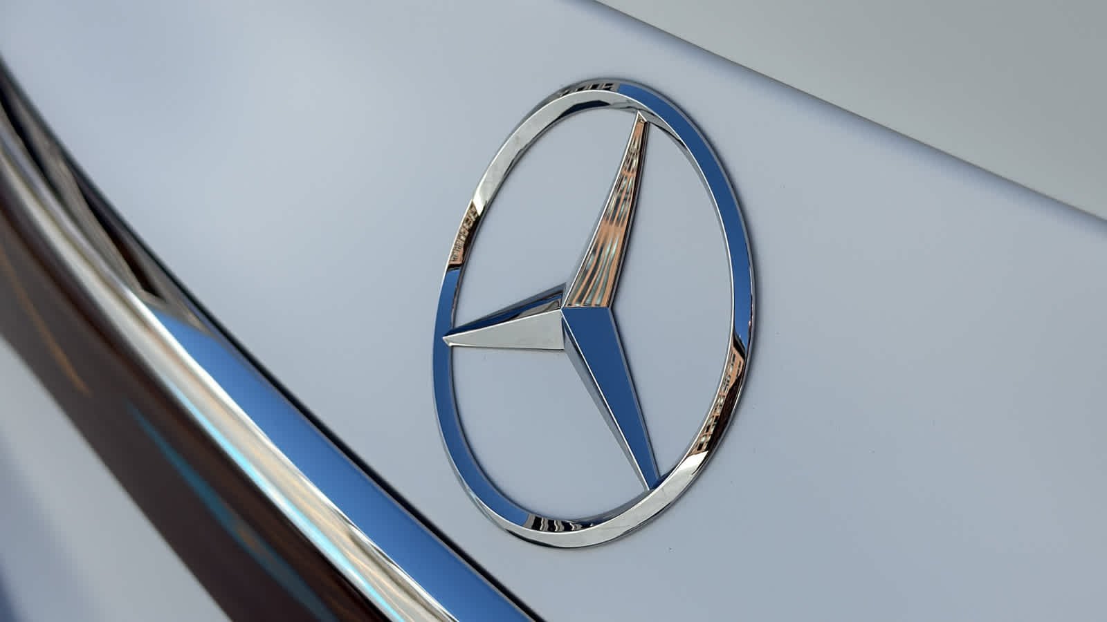 New 2026 MANUFAKTUR Moonlight White Magno Mercedes-Benz AMG® E 53 E image 9
