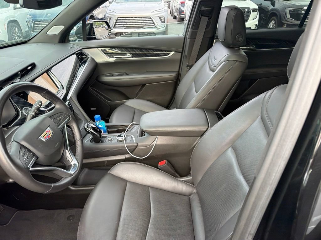 Used 2025 Stellar Black Metallic Cadillac Premium Luxury image 7