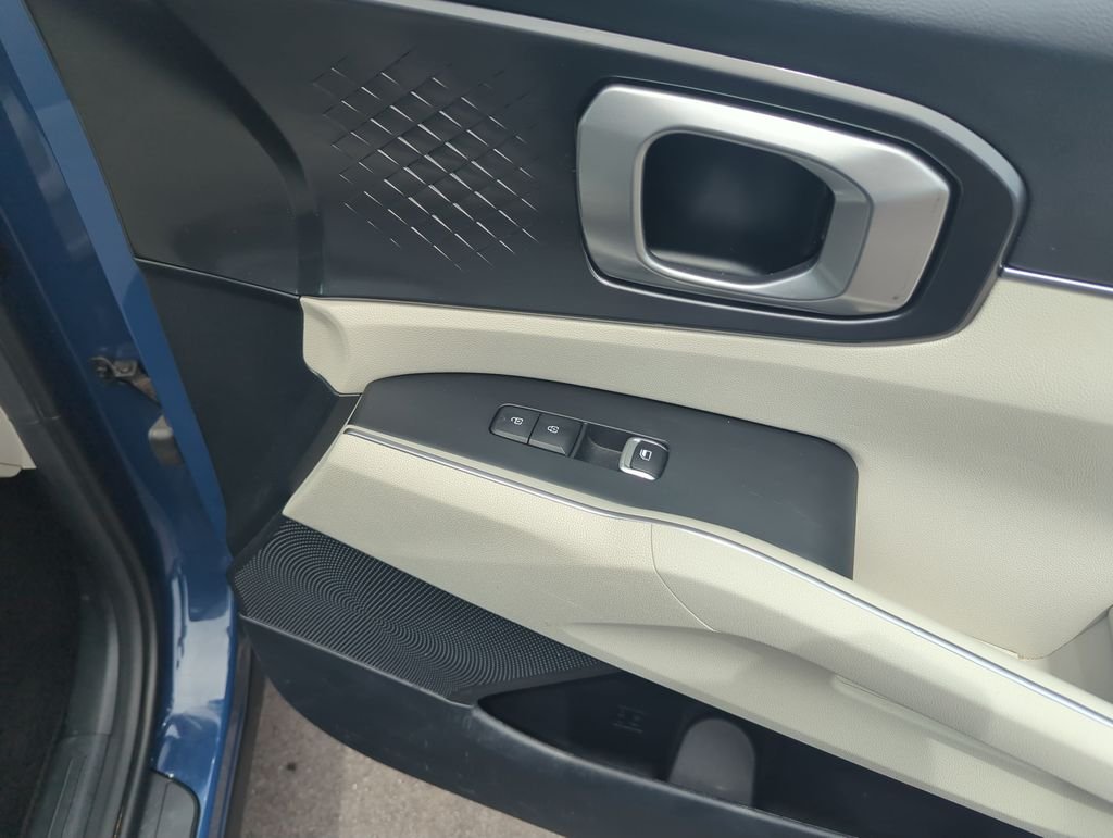 Used 2025 Black Kia S image 35