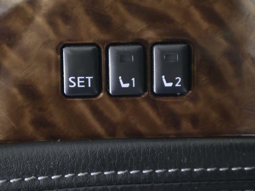 Used 2019 White Nissan SL image 40