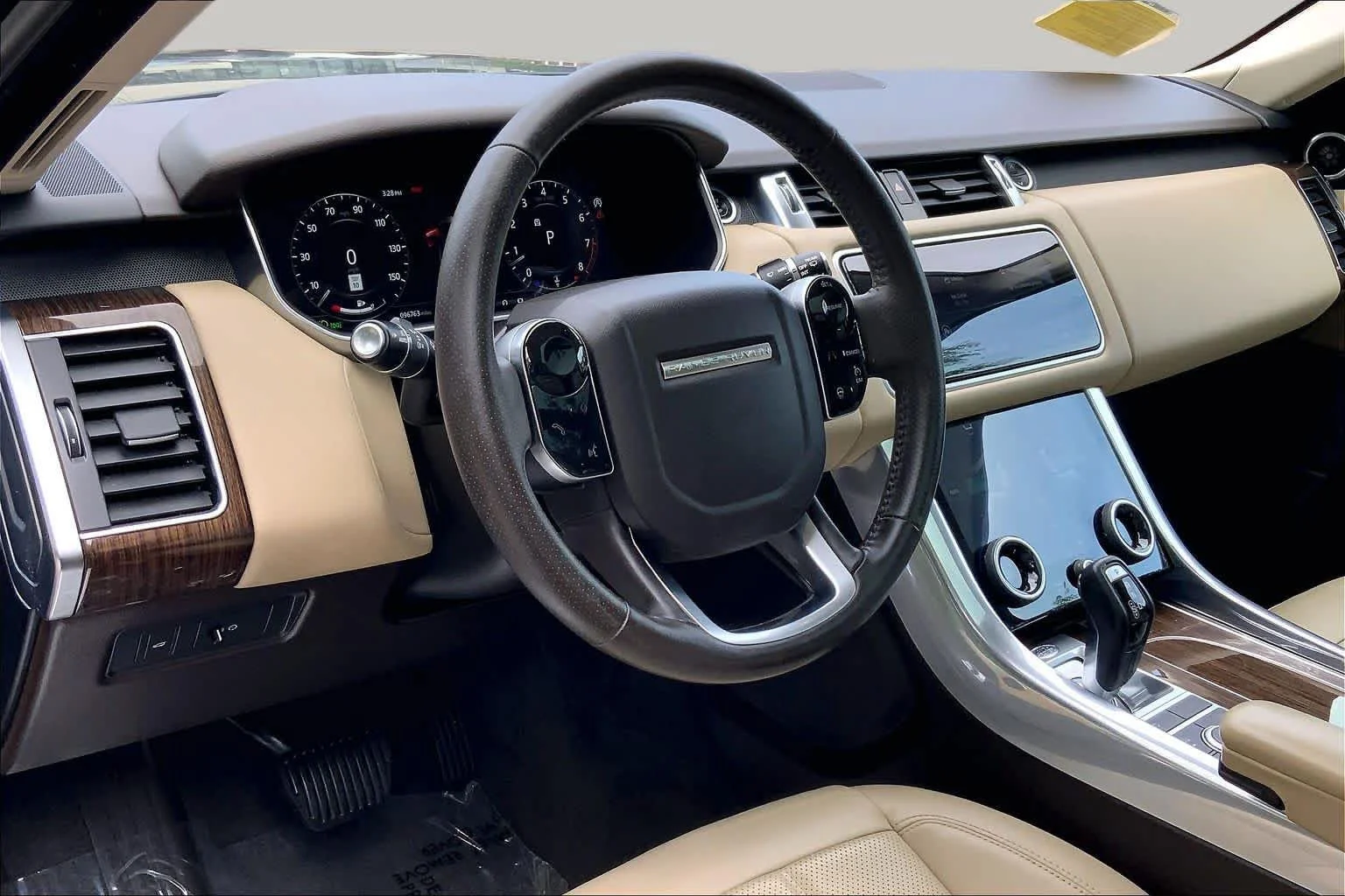 Used 2018 Narvik Black Land Rover HSE image 16