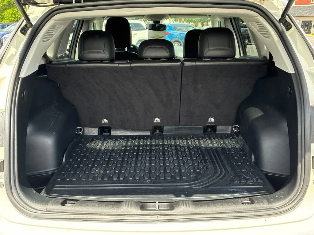 Used 2019 White Clearcoat Jeep Latitude image 48