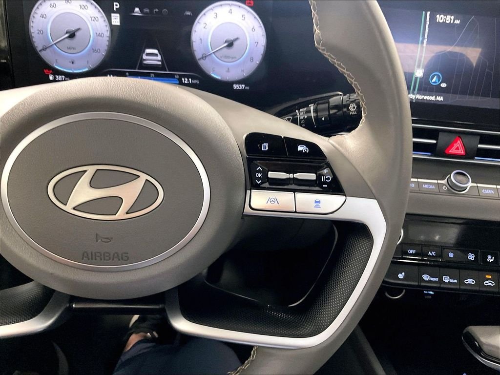 Used 2025 White Hyundai SEL Convenience image 24