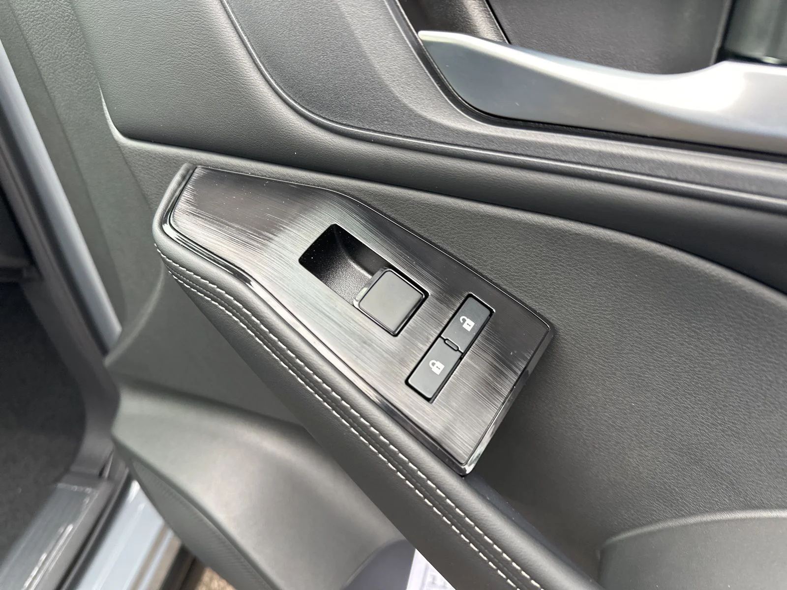 New 2026 Boulder Gray Pearl Nissan SV image 36
