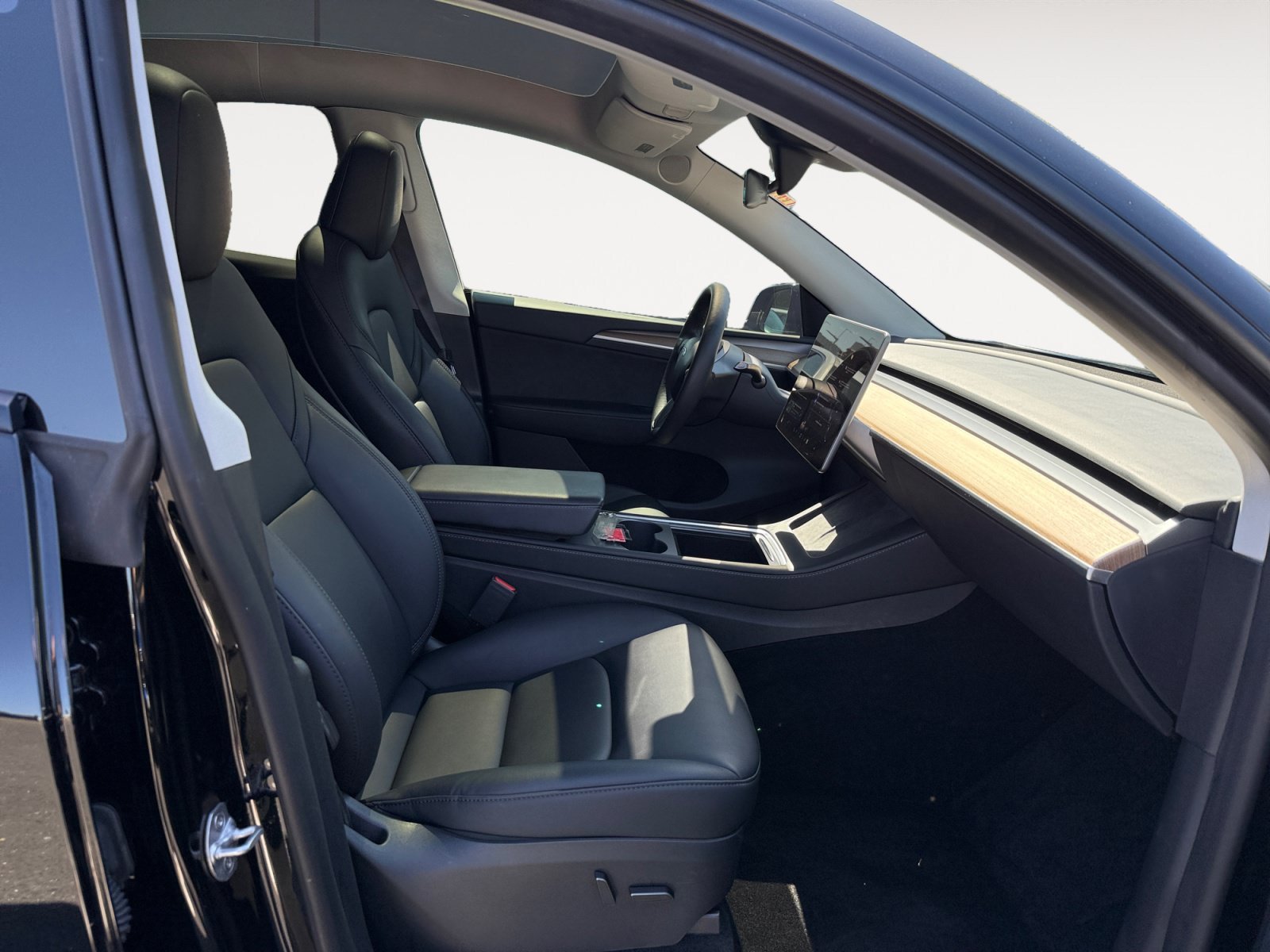Used 2023 Solid Black Tesla Standard Range image 19