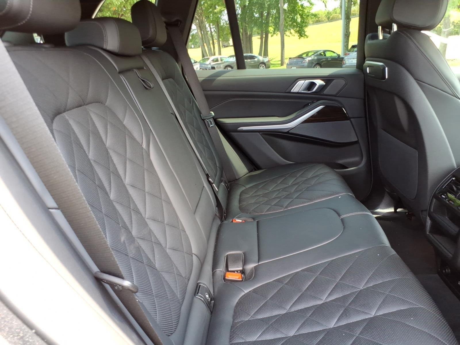 Used 2026  BMW sDrive40i image 28