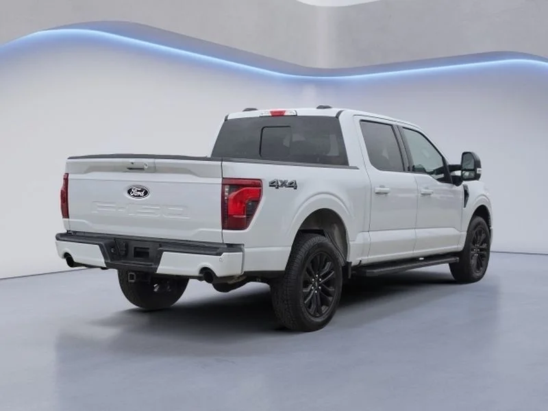 Used 2025 Space White Metallic Ford XLT image 3