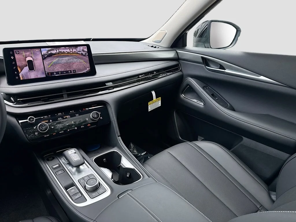 New 2027 RADIANT WHITE INFINITI Luxe FWD image 25