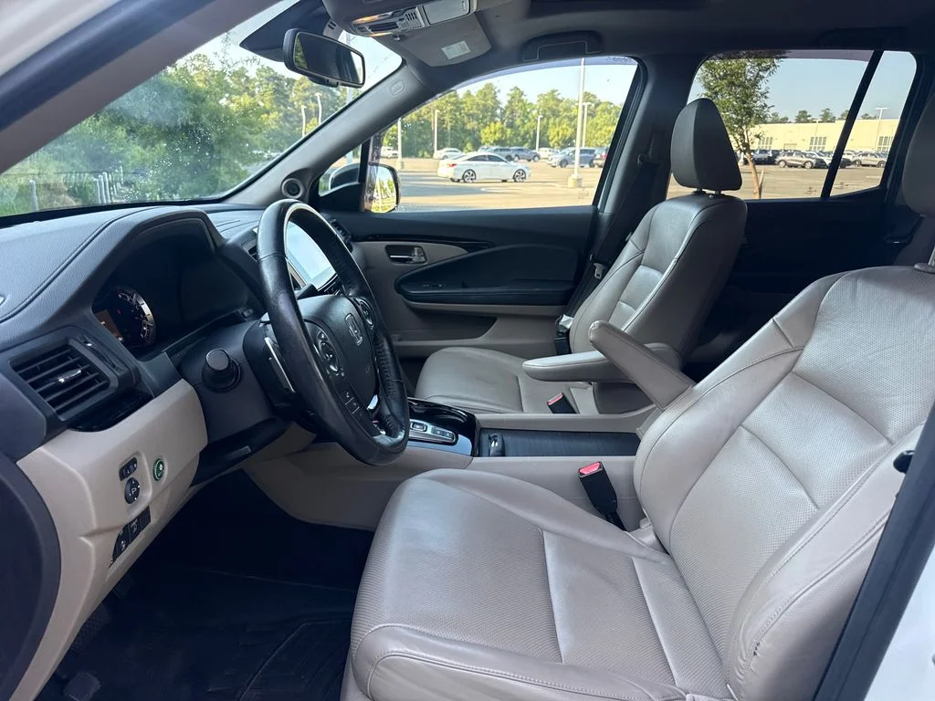 Certified Used 2020 Platinum White Pearl Honda RTL-E image 11