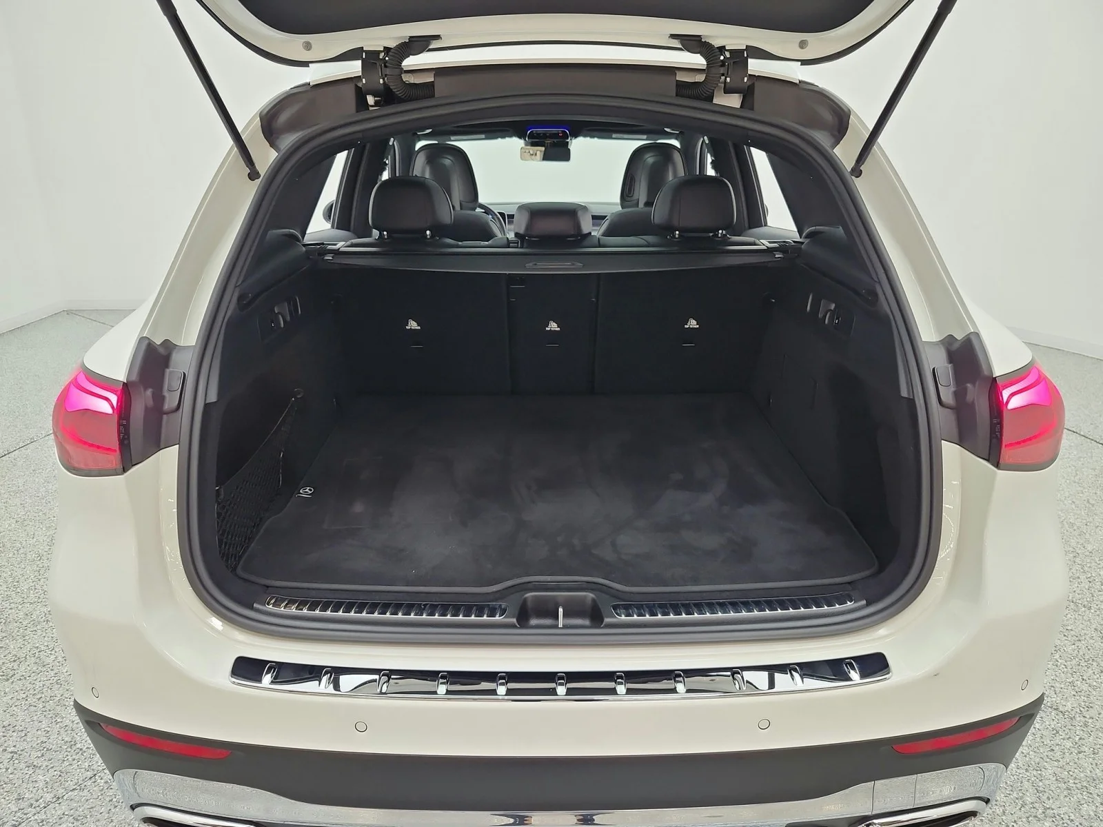 Certified Used 2024 Polar White Mercedes-Benz GLC 300 image 19