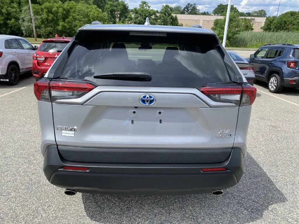 Used 2023 Silver Toyota XLE image 4