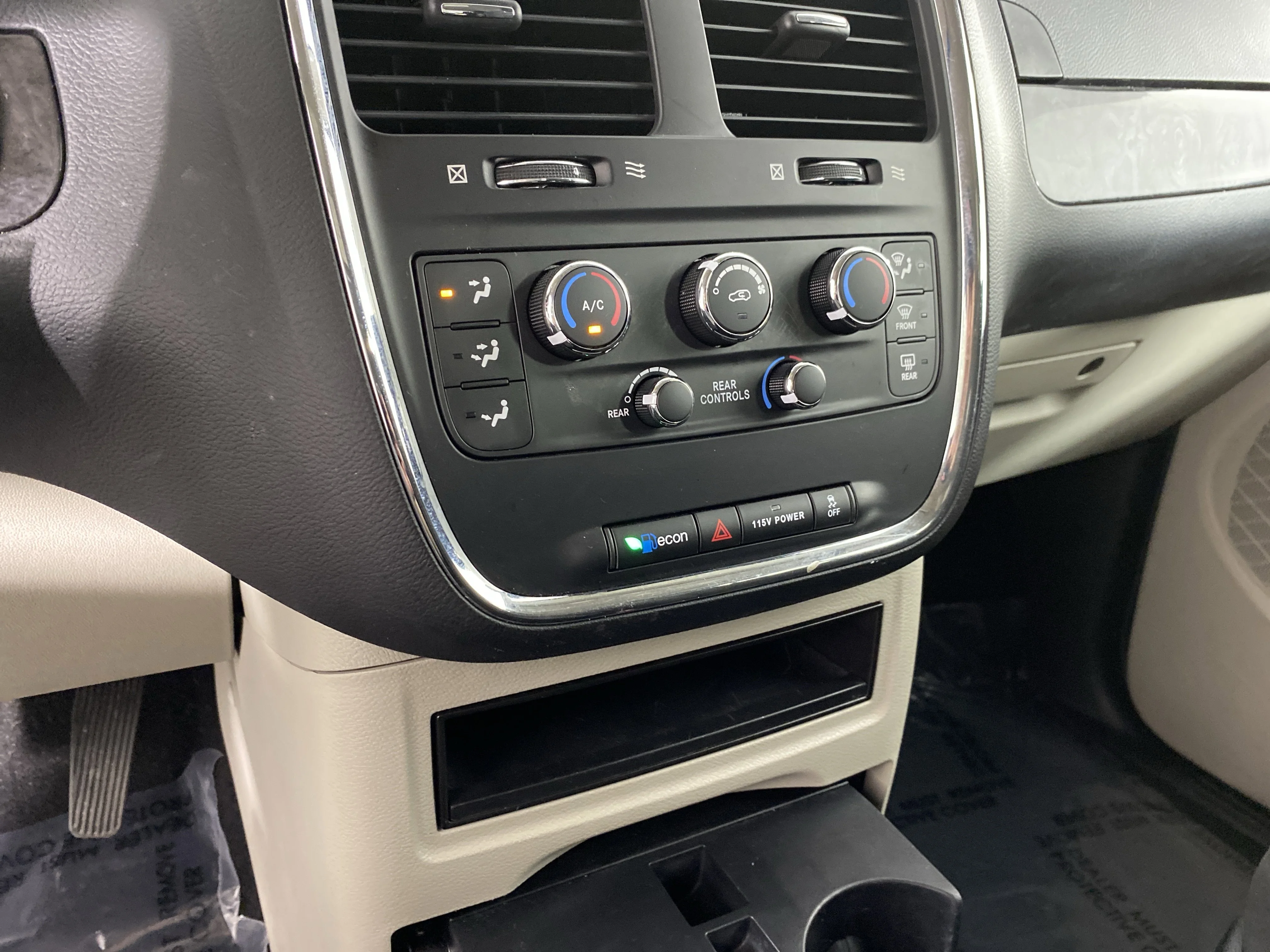 Used 2017 Billet Clearcoat Dodge SE image 28
