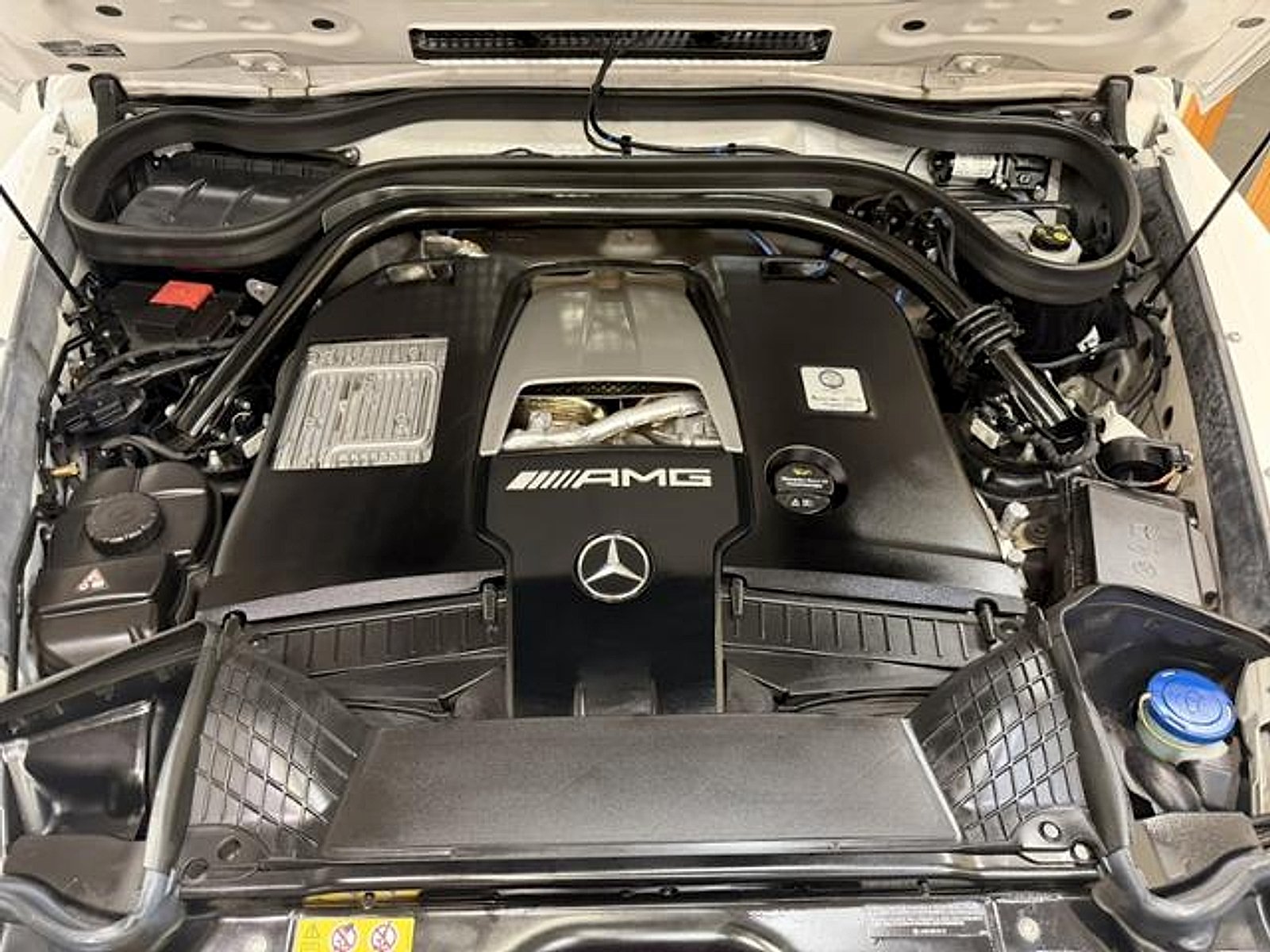 Certified Used 2024 MANUFAKTUR Moonlight White Metallic Mercedes-Benz 4MATIC® image 8