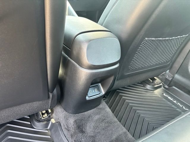 2025 Hyundai Elantra Limited - Photo 33