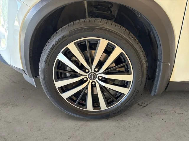 Used 2024 White Nissan Platinum image 15