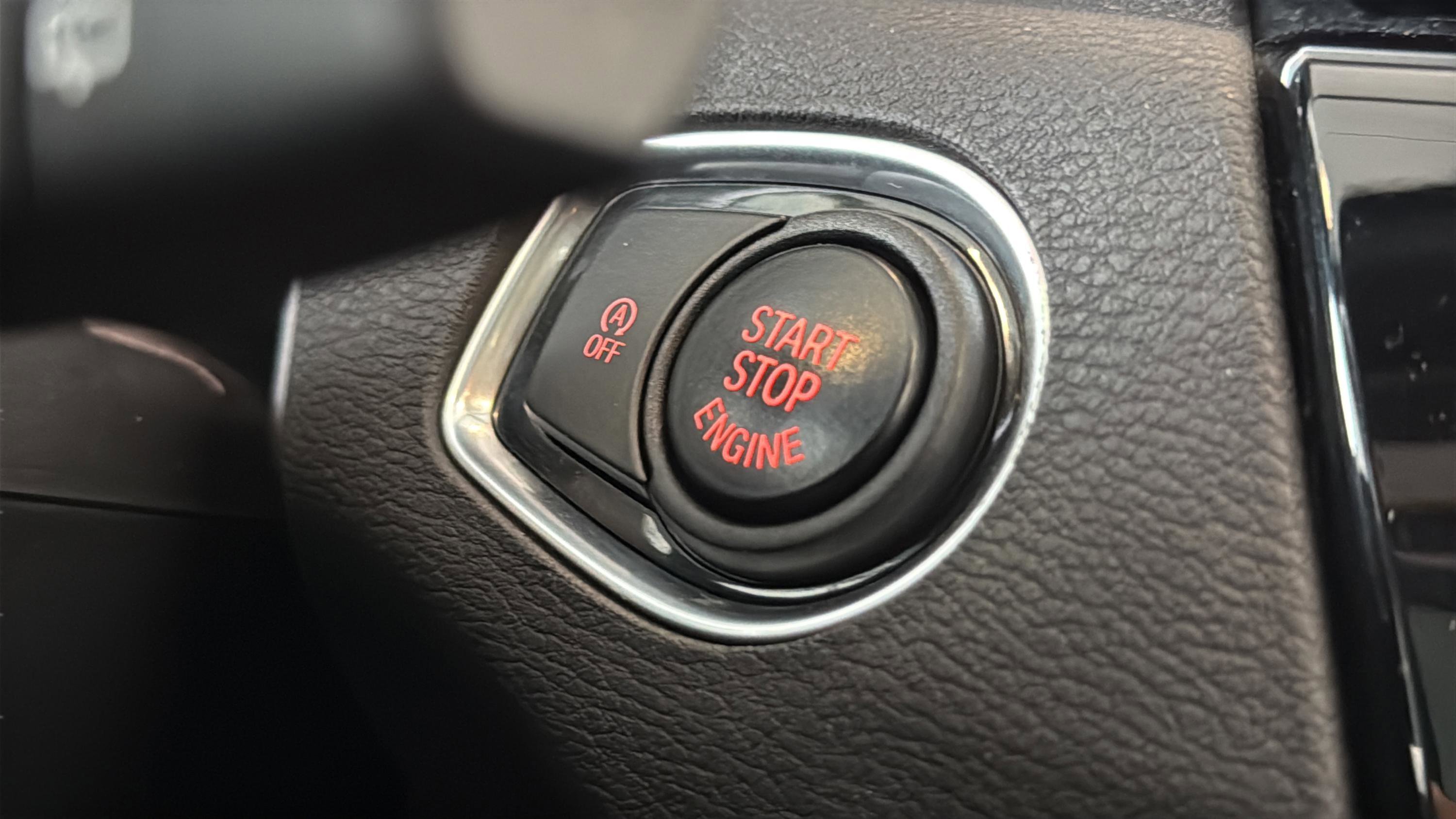 Used 2018 Alpine White BMW sDrive28i image 37